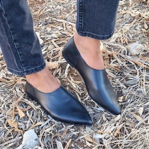 Black Grecian Leather D’Orsay Flats size 7 (38)